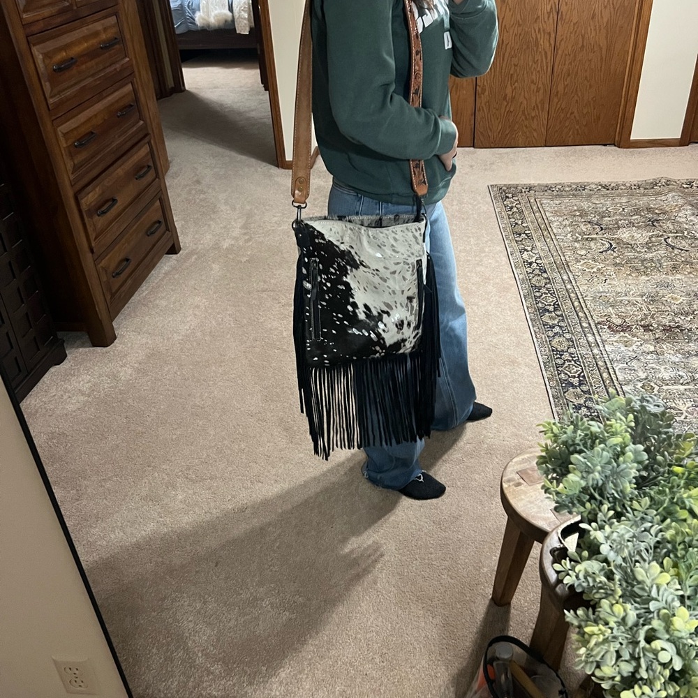 Stylish Black/White Cowhide w/Fringe Western Purse